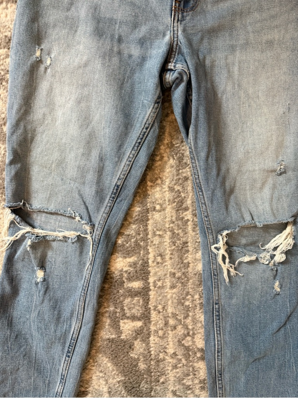 Abercrombie and Fitch the skinny high rise distressed jeans - Picture 3 of 4